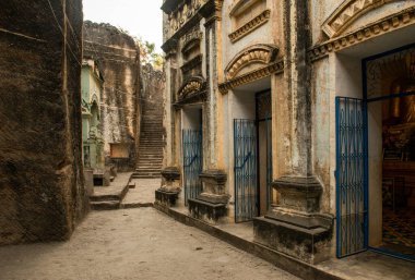 Po Win Daung Mağaraları, Myanmar