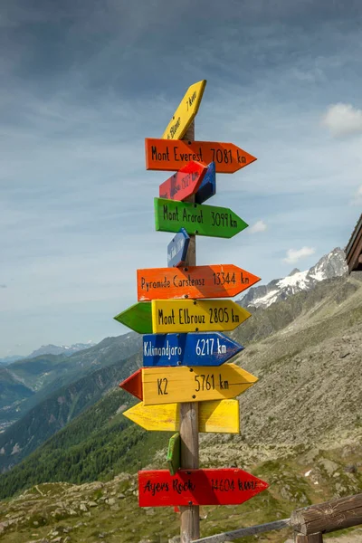 Destination Signpost Aiguille Midi Mont Blanc Francia — Foto de Stock