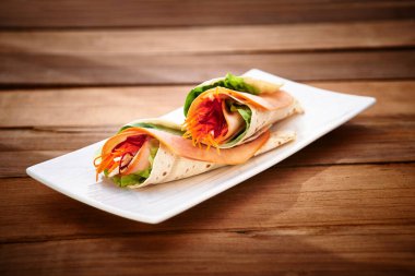 Et ve sebzeli börek.