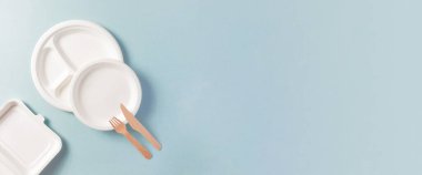 Kopya alanı, yatay pankart biçimi ve kopyalama alanı olan gübreleştirilebilir ya da biyolojik olarak çözünebilir yemek takımı düz bileşimi