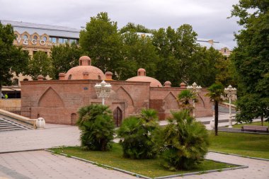 Kenevir. Azerbaycan. 07.28.2021. Şah banyosu Chokak Şah Abbas Camii veya Juma Camii 'ne bağlı..