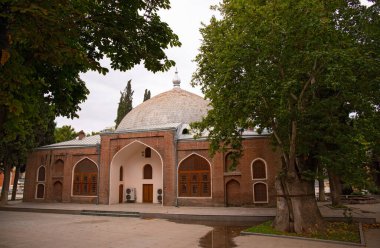 Bakü. Azerbaycan. 07.28.2021 yıl. Şah Abbas Camii veya Juma Camii 1606 yılında inşa edilmiştir..