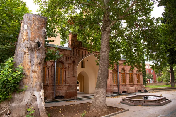 Şah Abbas Camii veya Juma Camii 1606 yılında Ganja şehrinde inşa edilmiştir. Azerbaycan.