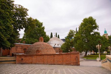 Kenevir. Azerbaycan. 07.28.2021. Şah Abbas Camii 'nin ya da Juma Camii' nin yanındaki namaz evi