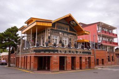 Ganja şehri, Azerbaycan, 07.28.2021. 50 bin şişeden yapılmış bir ev..