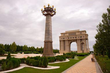 Kasaba. Kenevir. Azerbaycan. 07.26.2021 yıl. Cumhuriyetin en büyük parkı. Heydar Aliyev Parkı şehir merkezinde.