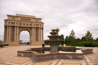 Kasaba. Kenevir. Azerbaycan. 07.26.2021 yıl. Cumhuriyetin en büyük parkı. Heydar Aliyev Parkı şehir merkezinde.