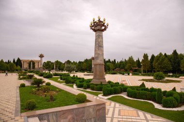 Kasaba. Kenevir. Azerbaycan. 07.26.2021 yıl. Cumhuriyetin en büyük parkı. Heydar Aliyev Parkı şehir merkezinde.