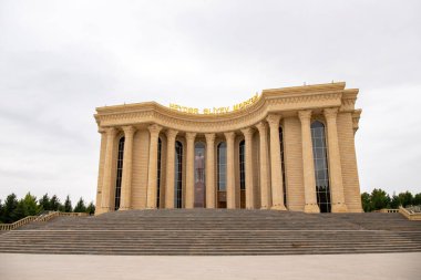 Kasaba. Kenevir. Azerbaycan. 07.26.2021. Eğlence merkezinde dönme dolap. Heydar Aliyev Parkı şehir merkezinde.