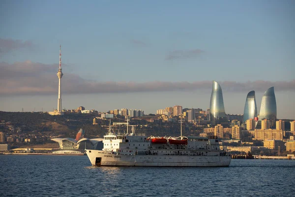 Bakú Azerbaiyán 2021 Del Año Hermoso Barco Blanco Transporta Gente — Foto de Stock