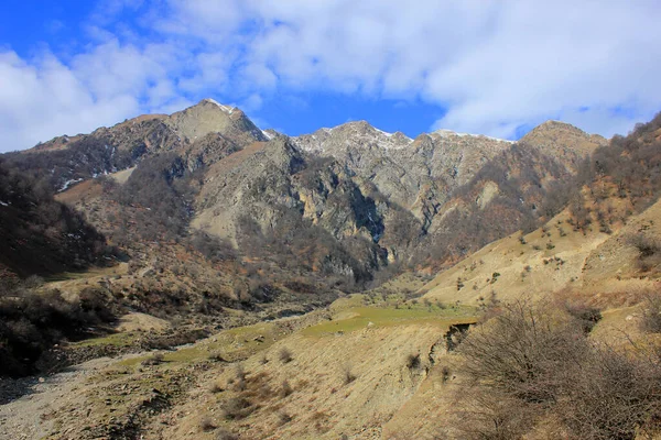 冬天美丽的雪山 加巴拉阿塞拜疆 — 图库照片