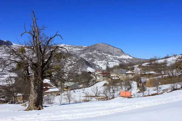 Afurdzhaの村で冬の山々 アゼルバイジャン — ストック写真
