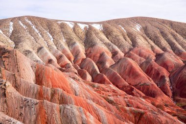 Azerbaycan 'ın güzel kızıl dağları. Khizi bölgesi.