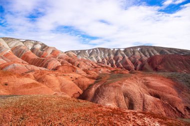 Azerbaycan 'ın güzel kızıl dağları. Khizi bölgesi.