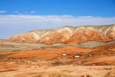 Azerbaycan 'ın güzel kızıl dağları. Khizi bölgesi.