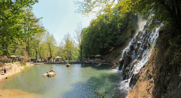 Oguz Azerbaijão 2017 Ano Cachoeira Bonita Com Lago Nas Montanhas — Fotografia de Stock