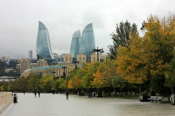 Baku Azerbaijan 2016 People Walk Primorsky Boulevard — Fotografia de Stock