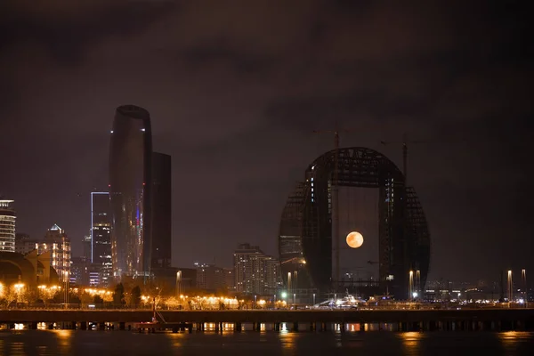 Baku Azerbaijan 2021 Year Full Moon Rises City Buildings —  Fotos de Stock