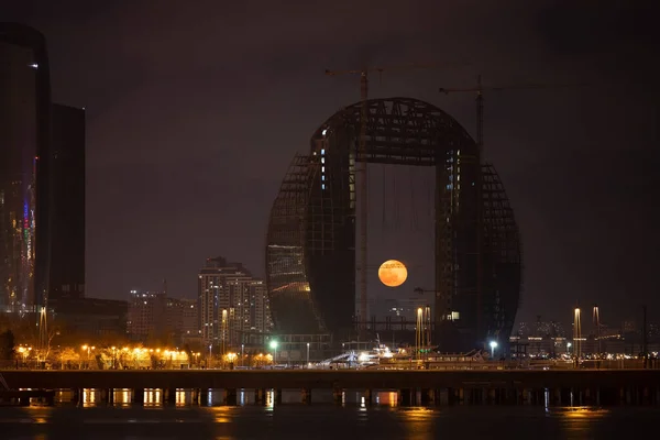 Baku Azerbaijan 2021 Year Full Moon Rises City Buildings — Stock Photo, Image