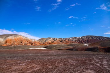Azerbaycan 'ın güzel kızıl dağları. Khizi bölgesi.