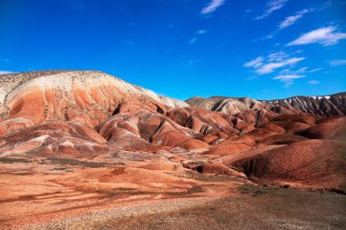 Azerbaycan 'ın güzel kızıl dağları. Khizi bölgesi.
