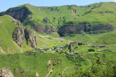 Güzel dağlarda küçük bir köy. Laza köyü. Kusar bölgesi. Azerbaycan.
