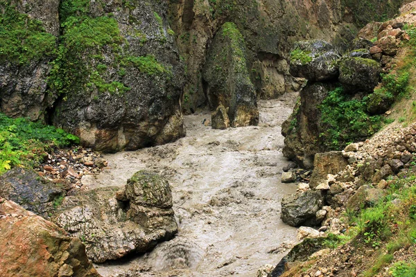 美しい渓谷の泥だらけの川 グバ地方 アゼルバイジャン — ストック写真