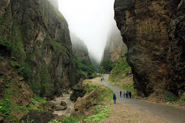 Les Randonneurs Marchent Dans Magnifique Canyon Village Gryz Région Guba — Photo