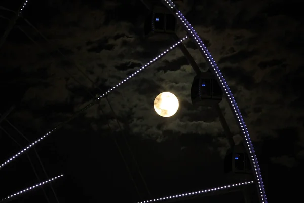 Belle Lune Avec Ferris Roue Bakou Azerbaïdjan — Photo