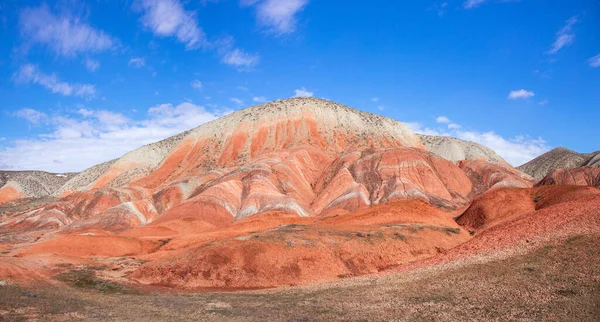 美丽的山 有红色条纹 齐齐地区 阿塞拜疆 — 图库照片