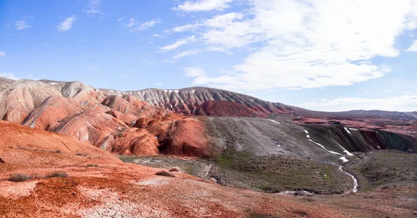 美丽的山 有红色条纹 齐齐地区 阿塞拜疆 — 图库照片