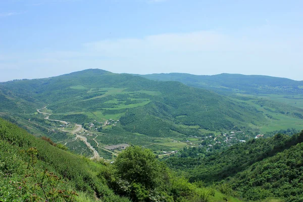 Μικρό Χωριό Στα Καταπράσινα Βουνά Αζερμπαϊτζάν — Φωτογραφία Αρχείου