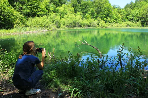 Region Schabran Aserbaidschan 2016 Ein Mädchen Fotografiert Einen Blauen See — Stockfoto
