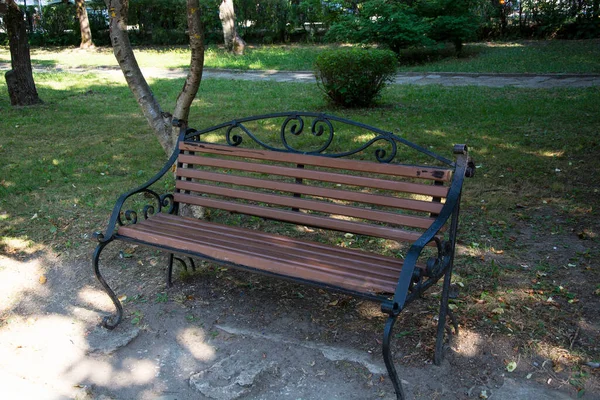 Empty Park Bench Wooden Bench Rest — Stock Photo, Image