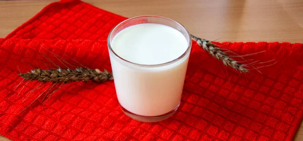 Glass Milk Glass Milk Drink Red Napkin Wheat Cereals — Stock Photo, Image