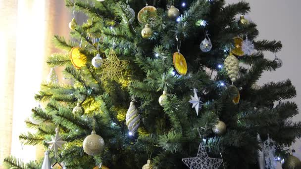 Juguetes Linternas Las Ramas Abeto Árbol Navidad Vacaciones Año Nuevo — Vídeos de Stock