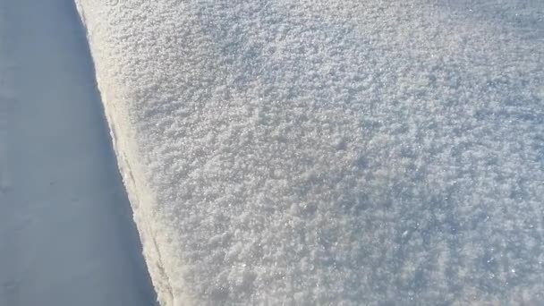 Kar Dokusu Bahçedeki Kar Yolu Kar Yığınında Bir Tünel — Stok video