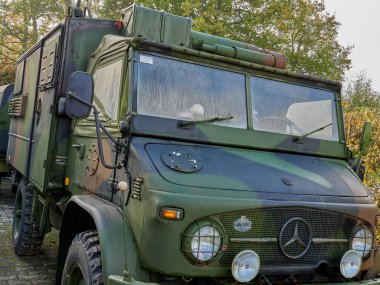 Mercedes 'ten askeri bir kamyon.