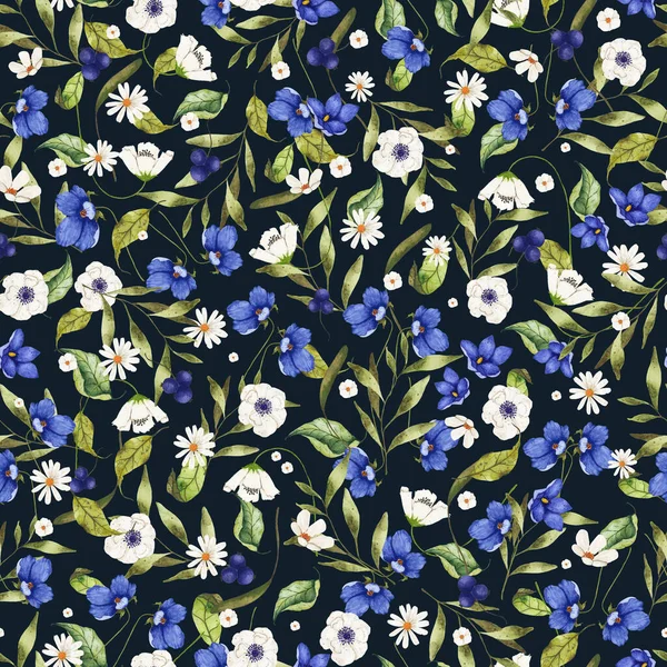 Akwarela bezszwowy wzór z dzikimi kwiatami niebieski i biały na ciemnym tle — Zdjęcie stockowe