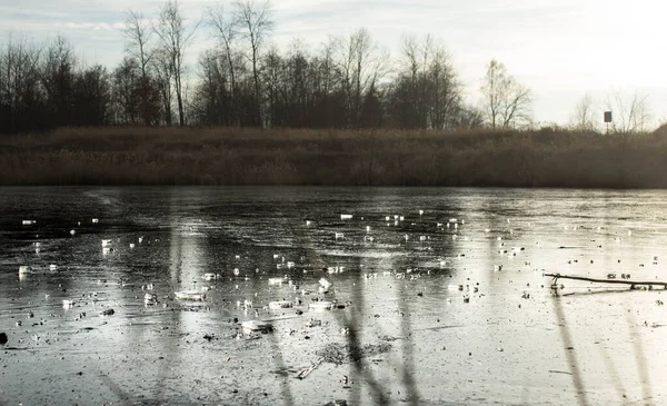 Beautiful Sunset Icy Lake Lake Pieces Ice Ice Glitters Sun — Stock Photo, Image