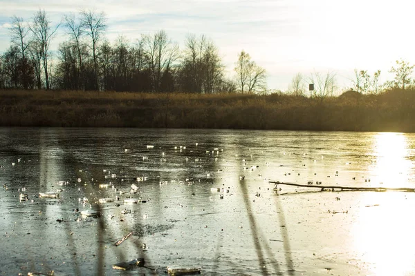 Beautiful Sunset Icy Lake Lake Pieces Ice Ice Glitters Sun — Stock Photo, Image