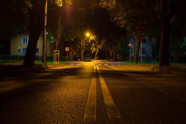 Sonbahar gecesi şehri. Gece sahnesi. Arkaplan.