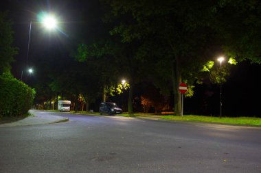 Sonbahar gecesi şehri. Gece sahnesi. Arkaplan.