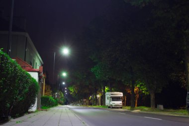 Sonbahar gecesi şehri. Gece sahnesi. Arkaplan.