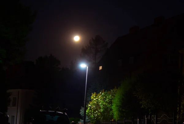 Herbstnächtliche Stadt Nachtszene Hintergrund — Stockfoto