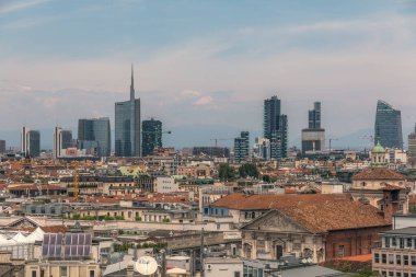 Metropolitan şehri Milan, İtalya, 27 Haziran 2019, Duomo 'dan Milano' ya panoramik manzara - dünyanın en büyük katedrallerinden biri..