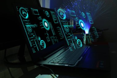 Bilgisayar ve dijital tabletle siber güvenlik kavramı