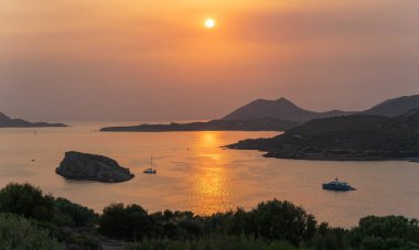 Yunanistan 'da Sounio' da günbatımı. Ünlü bir turistik yer..