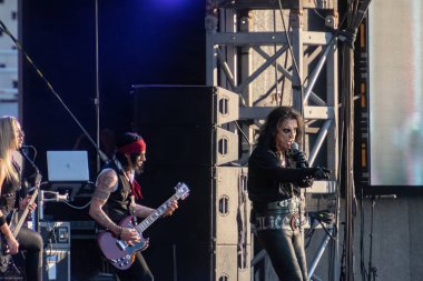 Atina, Yunanistan 6 Temmuz 2022. Alice Cooper gösteri için grubuyla sahnede..