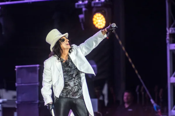 Atina, Yunanistan 6 Temmuz 2022. Alice Cooper, Atina 'daki OAKA stadyumunda grubuyla birlikte sahneye çıktı..